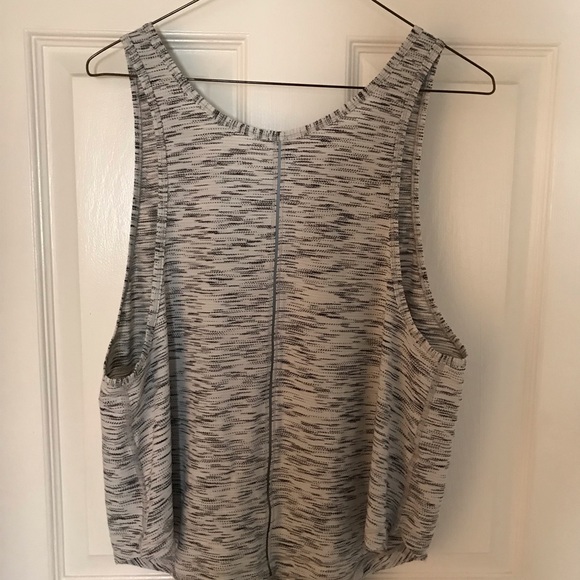 Lululemon running singlet size 8 - Picture 3 of 5